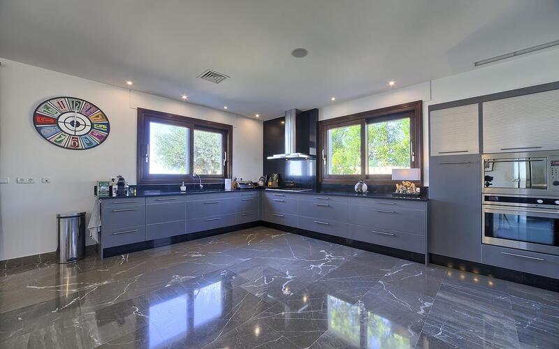 6 bedroom Villa for sale