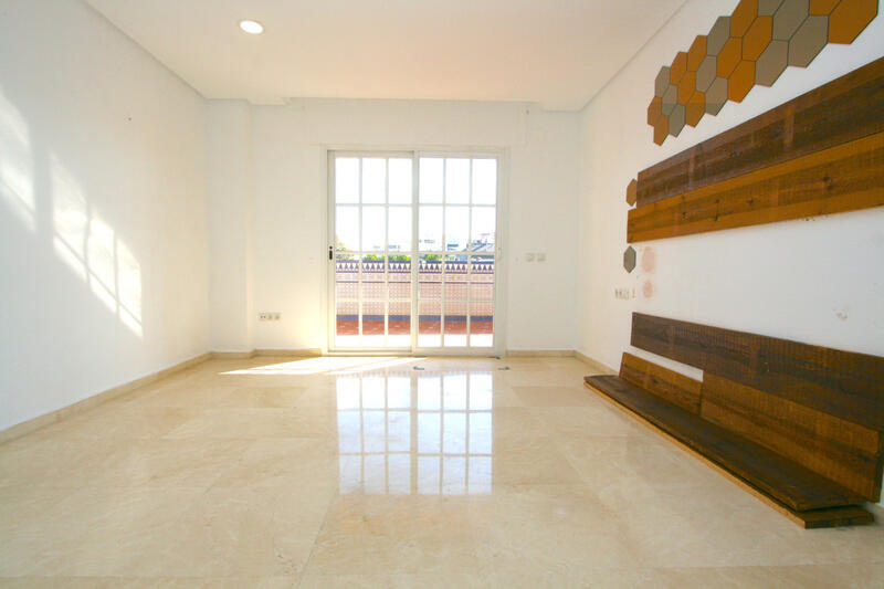 6 bedroom Apartment for sale
