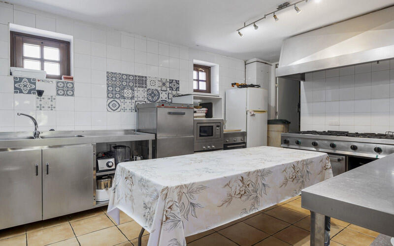 9 bedroom Villa for sale