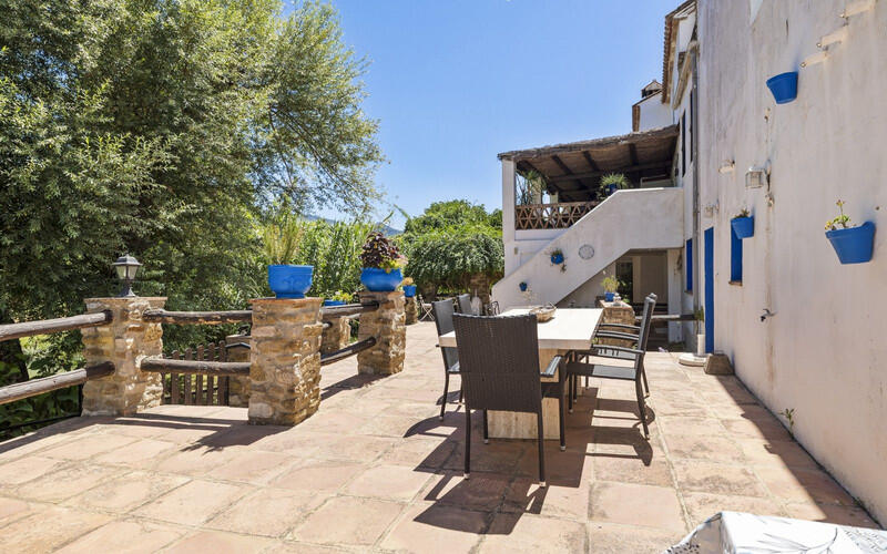9 bedroom Villa for sale