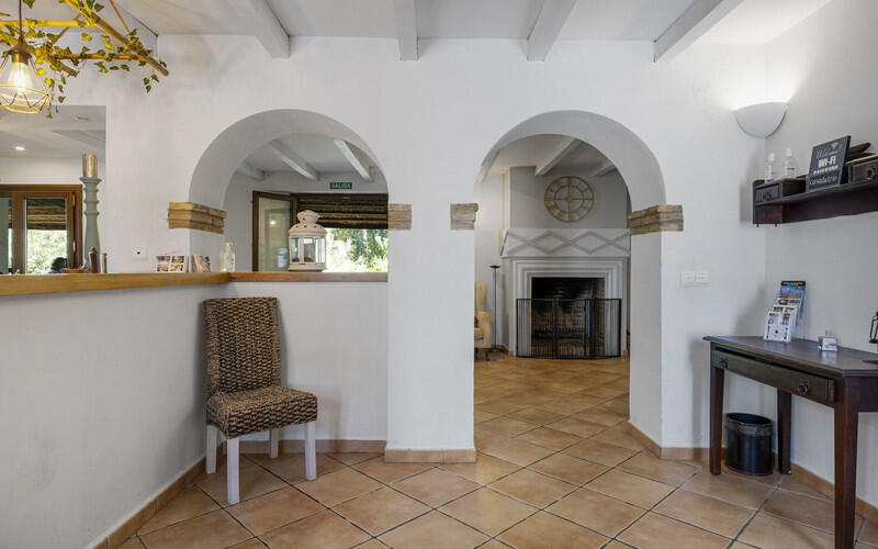 9 bedroom Villa for sale