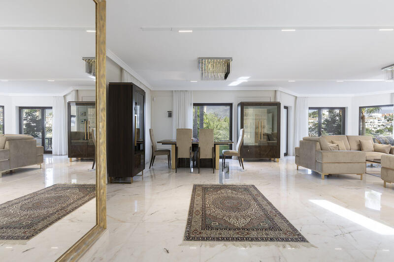 6 bedroom Villa for sale