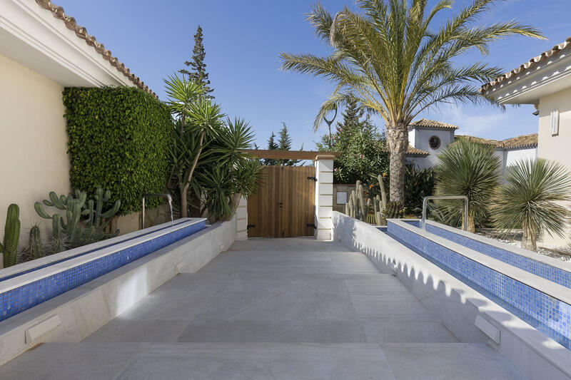 6 bedroom Villa for sale