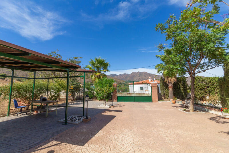 4 bedroom Country House for sale