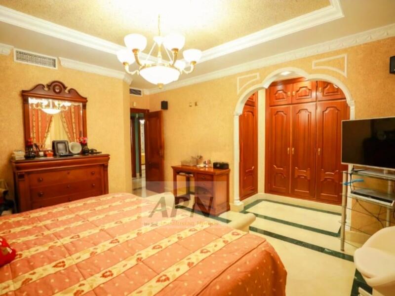4 bedroom Townhouse for sale