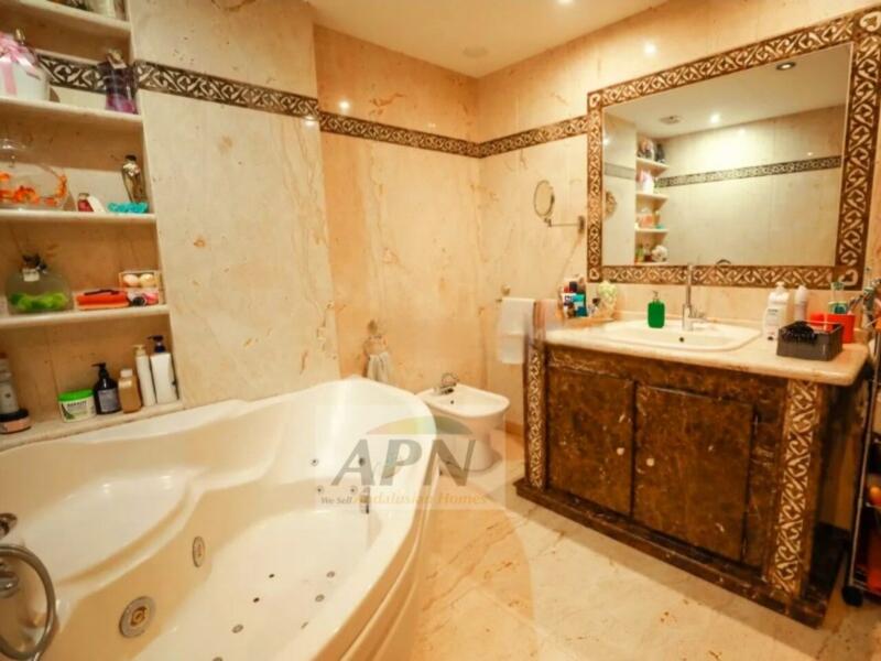 4 bedroom Townhouse for sale
