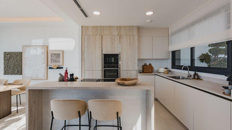 4 bedroom Townhouse for sale