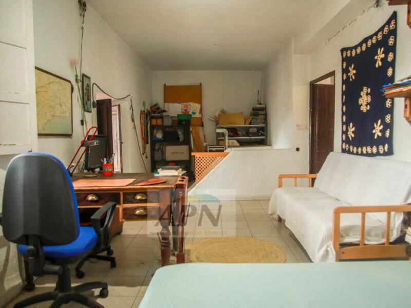 4 bedroom Townhouse for sale