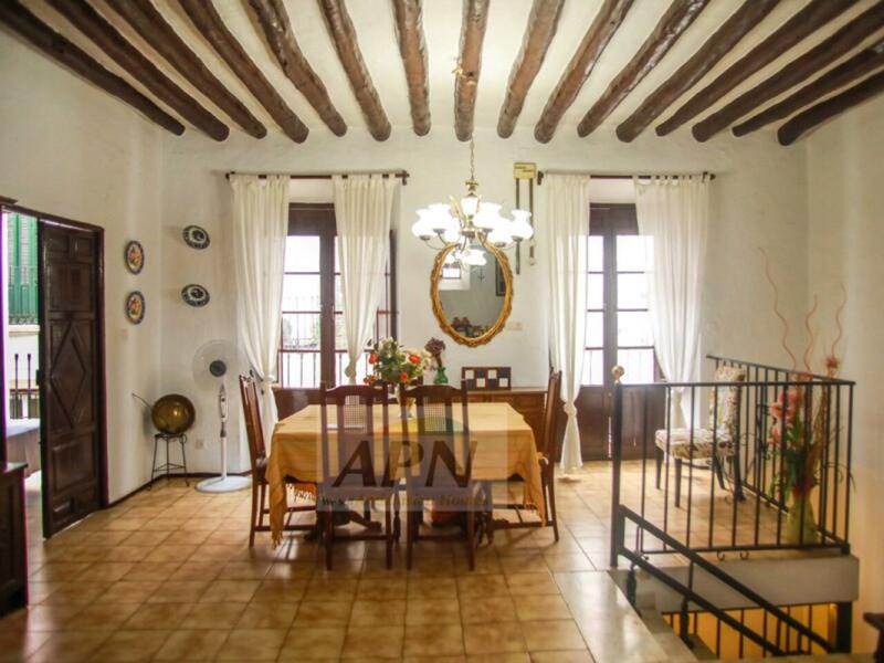 4 bedroom Townhouse for sale