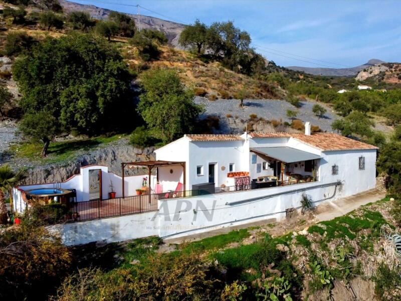 Landsted til salg i Alora, Málaga