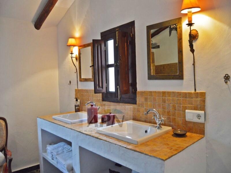 5 bedroom Country House for sale