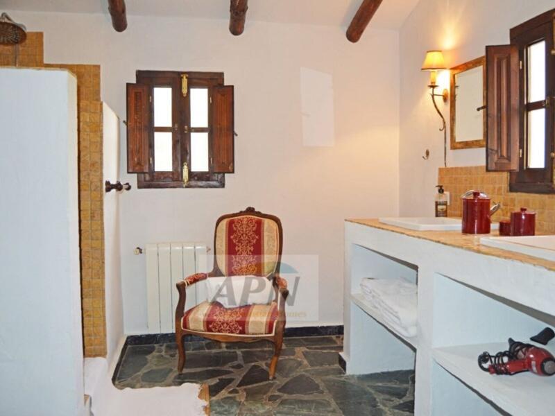 5 bedroom Country House for sale