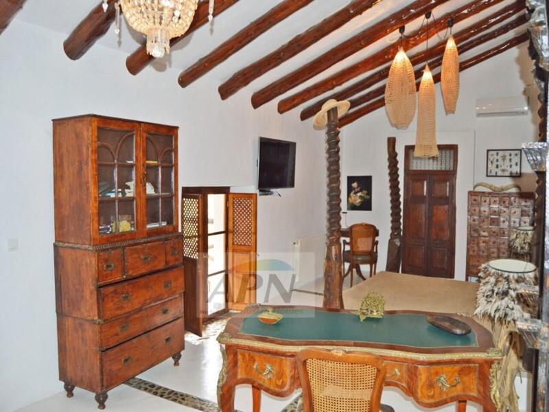 5 bedroom Country House for sale