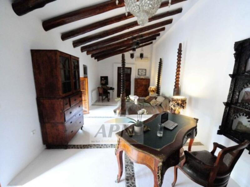 5 bedroom Country House for sale