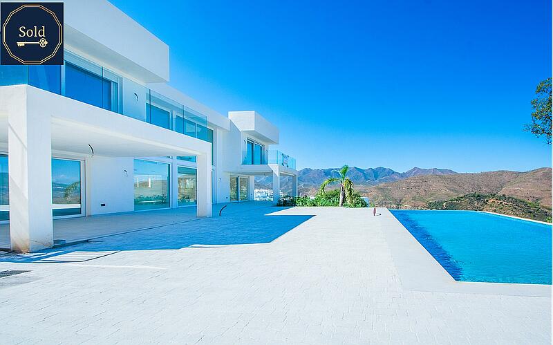 Villa for sale in Elviria, Málaga