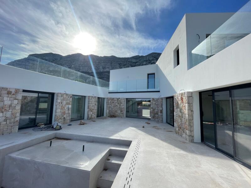 4 bedroom Villa for sale