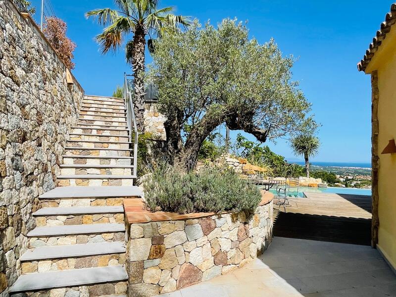 5 bedroom Villa for sale