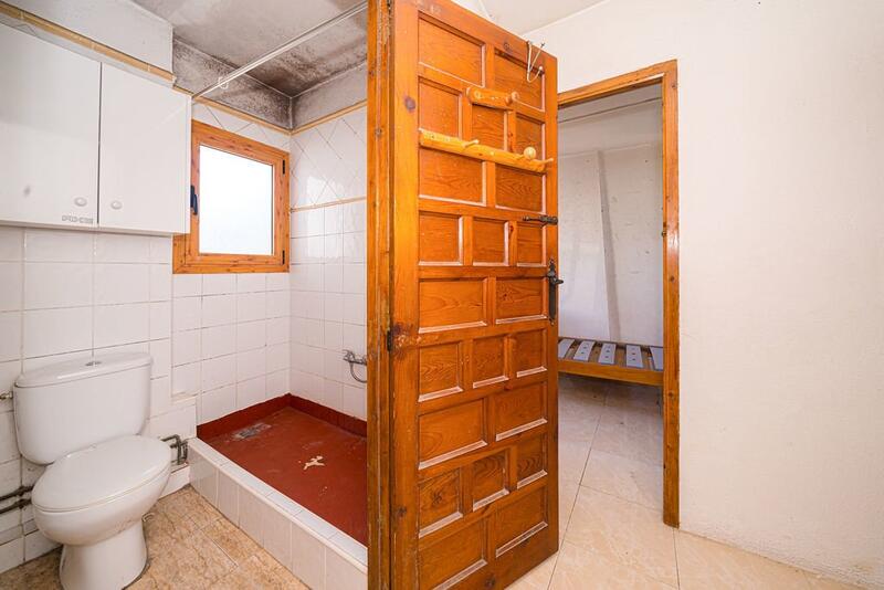 5 bedroom Townhouse for sale