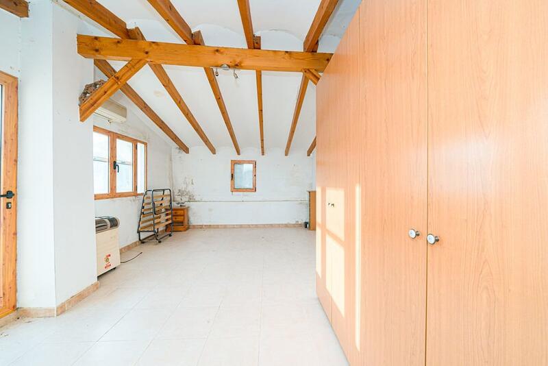 5 bedroom Townhouse for sale