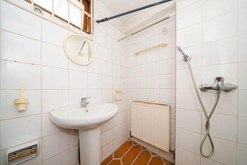 5 bedroom Townhouse for sale