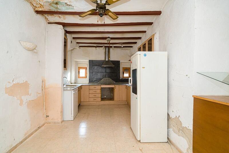 5 bedroom Townhouse for sale