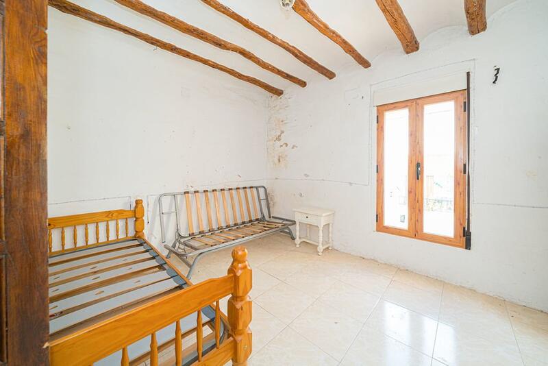 5 bedroom Townhouse for sale