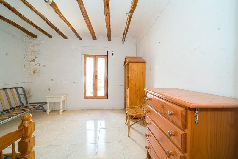 5 bedroom Townhouse for sale