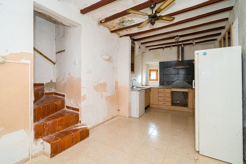5 bedroom Townhouse for sale