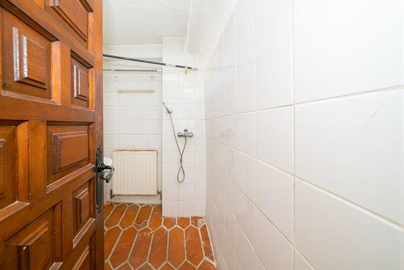 5 bedroom Townhouse for sale