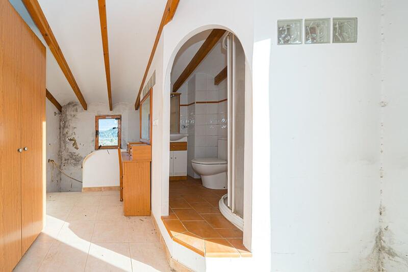 5 bedroom Townhouse for sale