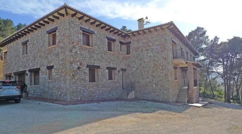 8 bedroom Country House for sale