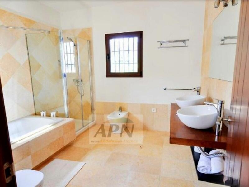 4 bedroom Country House for sale