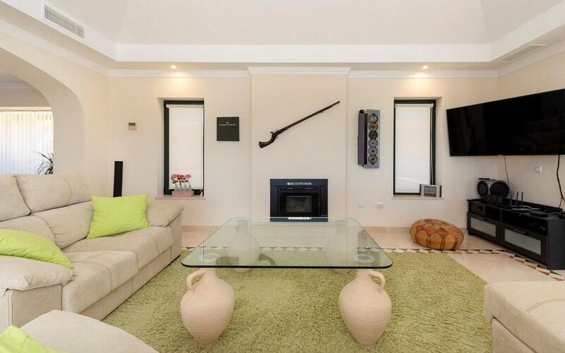 6 bedroom Villa for sale