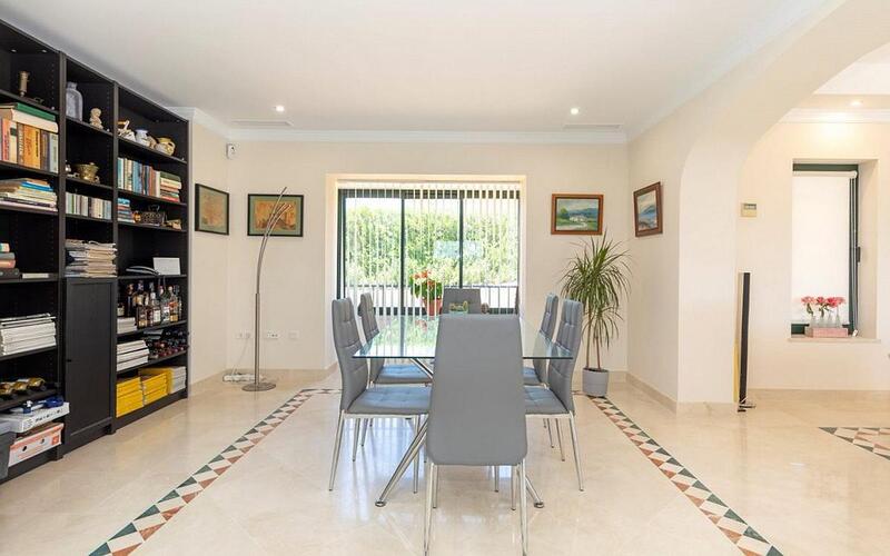 6 bedroom Villa for sale