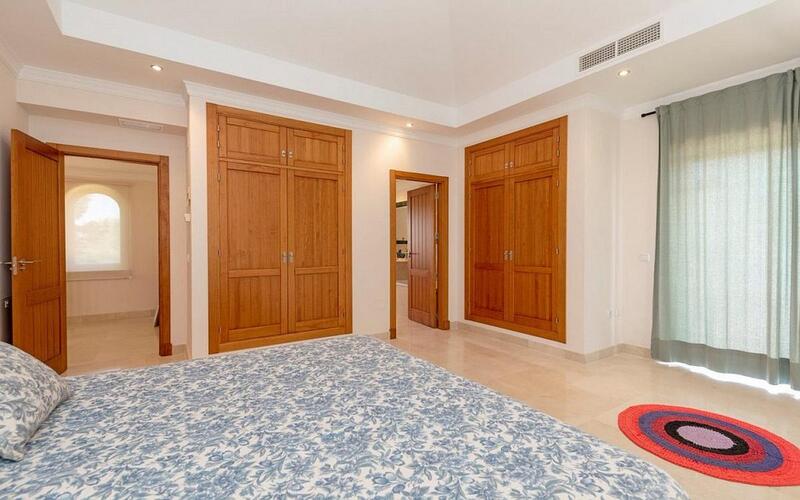 6 bedroom Villa for sale