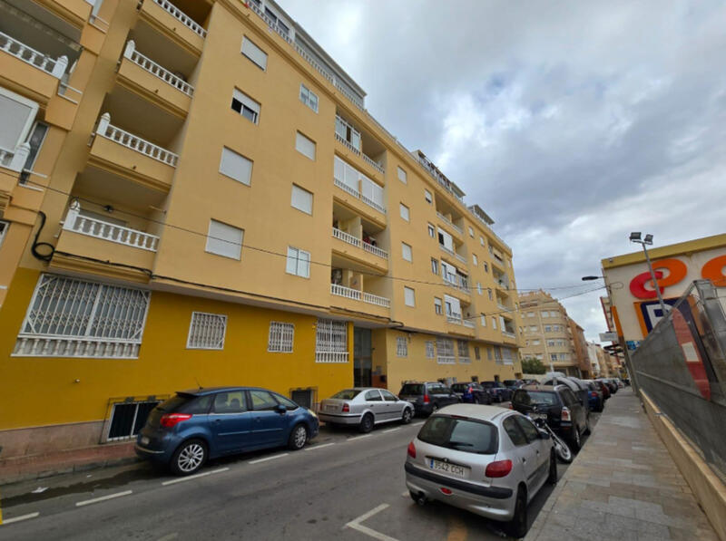 квартира продается в Torrevieja, Alicante