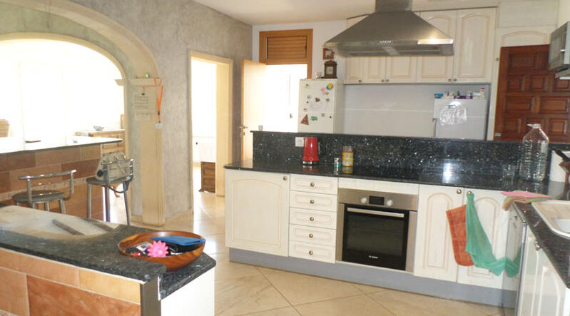 8 bedroom Villa for sale