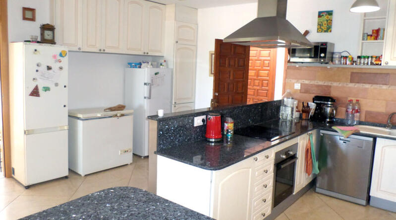 8 bedroom Villa for sale