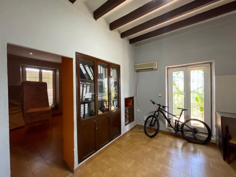 6 bedroom Country House for sale