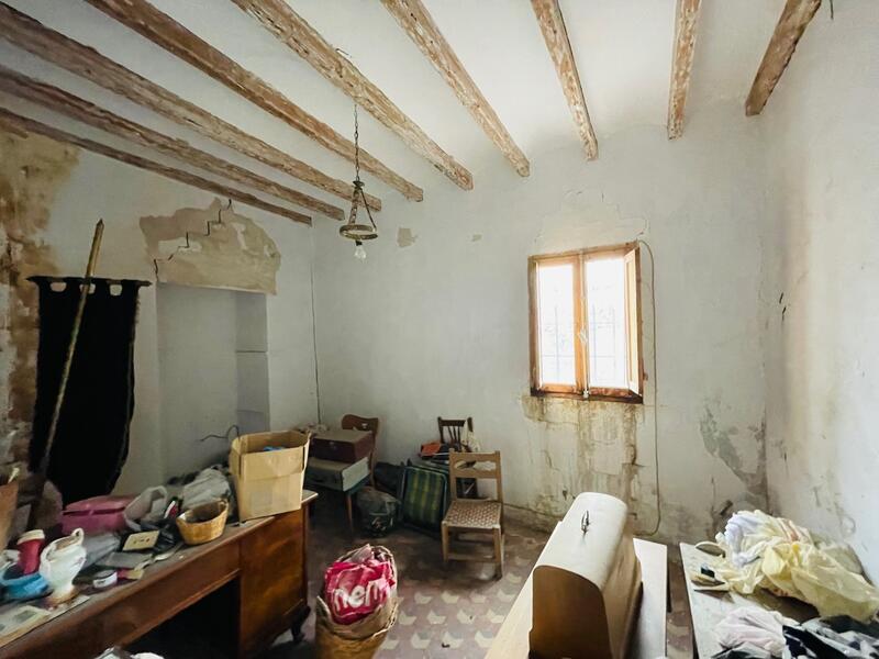 7 bedroom Townhouse for sale