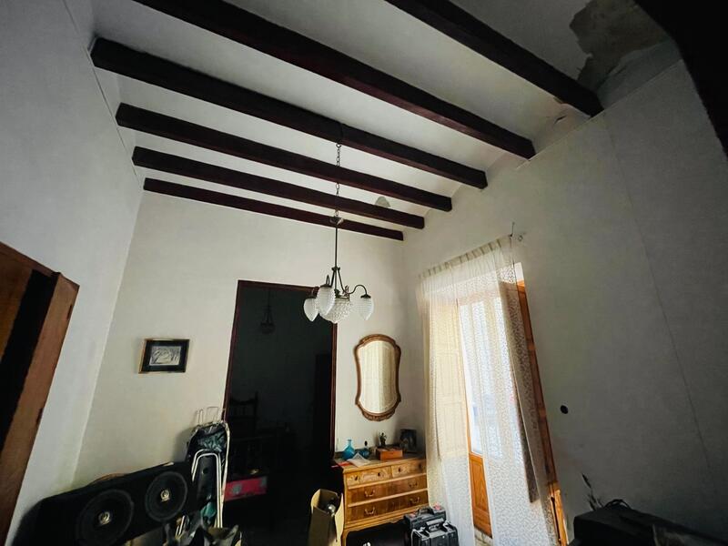 7 bedroom Townhouse for sale