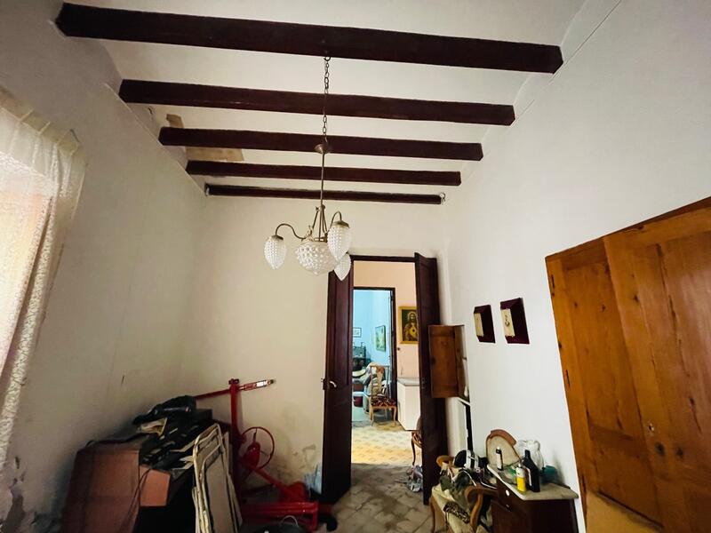 7 bedroom Townhouse for sale