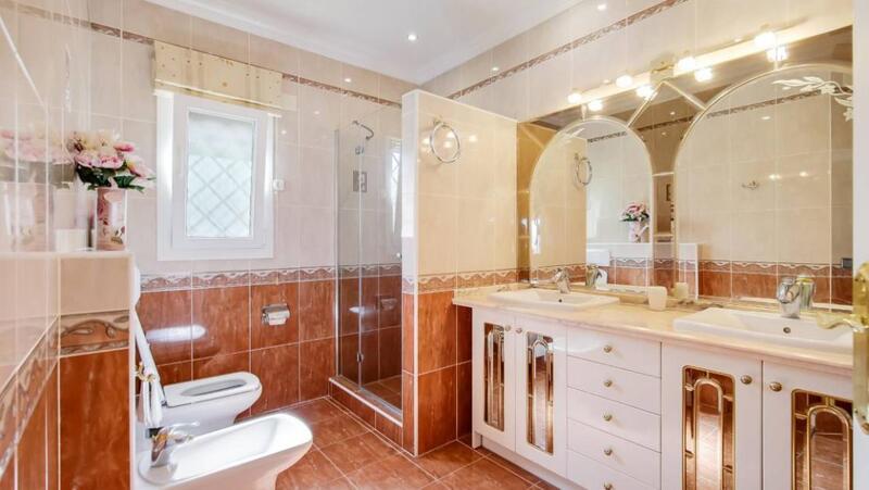 4 Cuarto Villa en venta