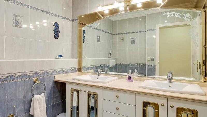 4 Cuarto Villa en venta