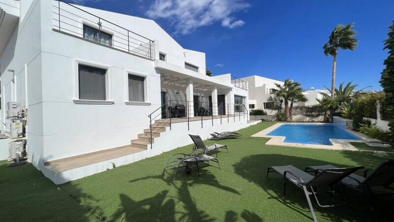 Villa til salgs i Moraira, Alicante