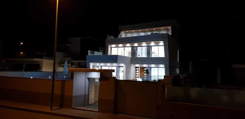 4 Cuarto Villa en venta