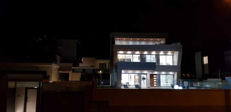 4 Cuarto Villa en venta