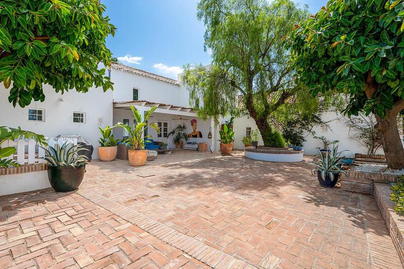 7 bedroom Villa for sale