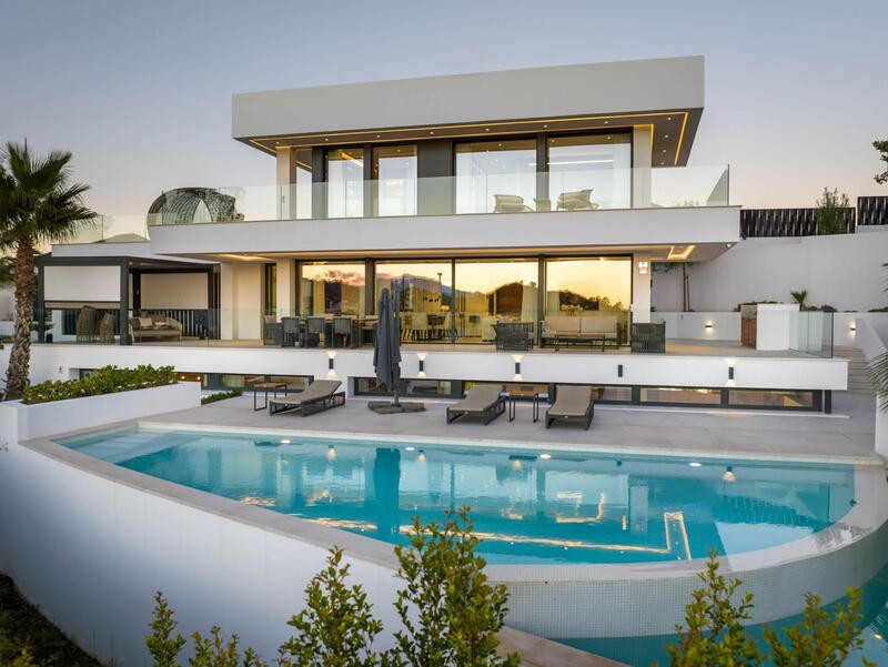 вилла продается в Nueva Andalucia, Málaga