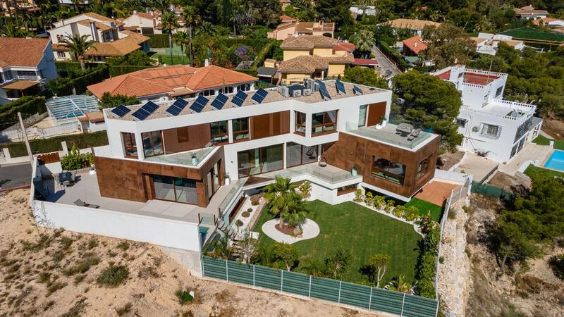 Villa for sale in Benidorm, Alicante